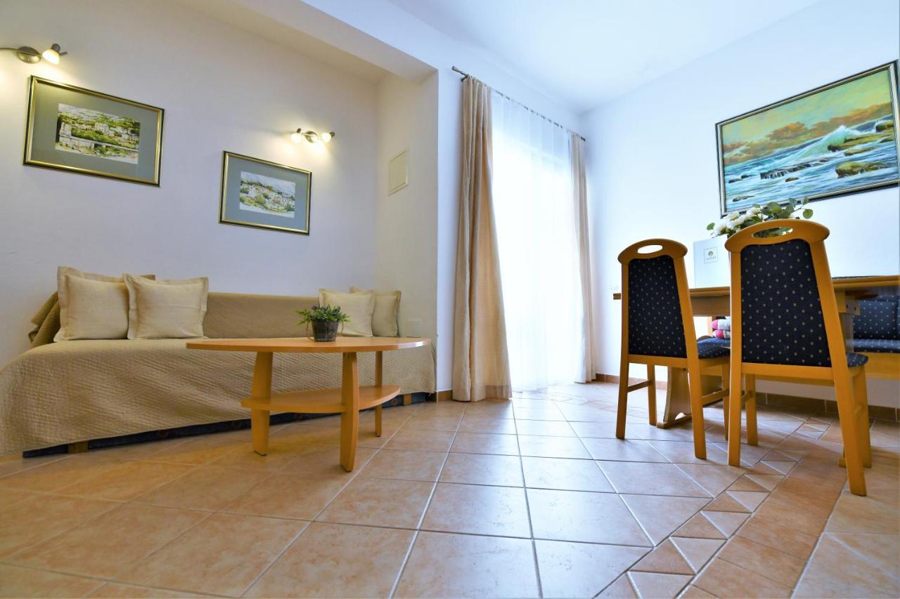 Villa Nora Tučepi Buitenkant foto